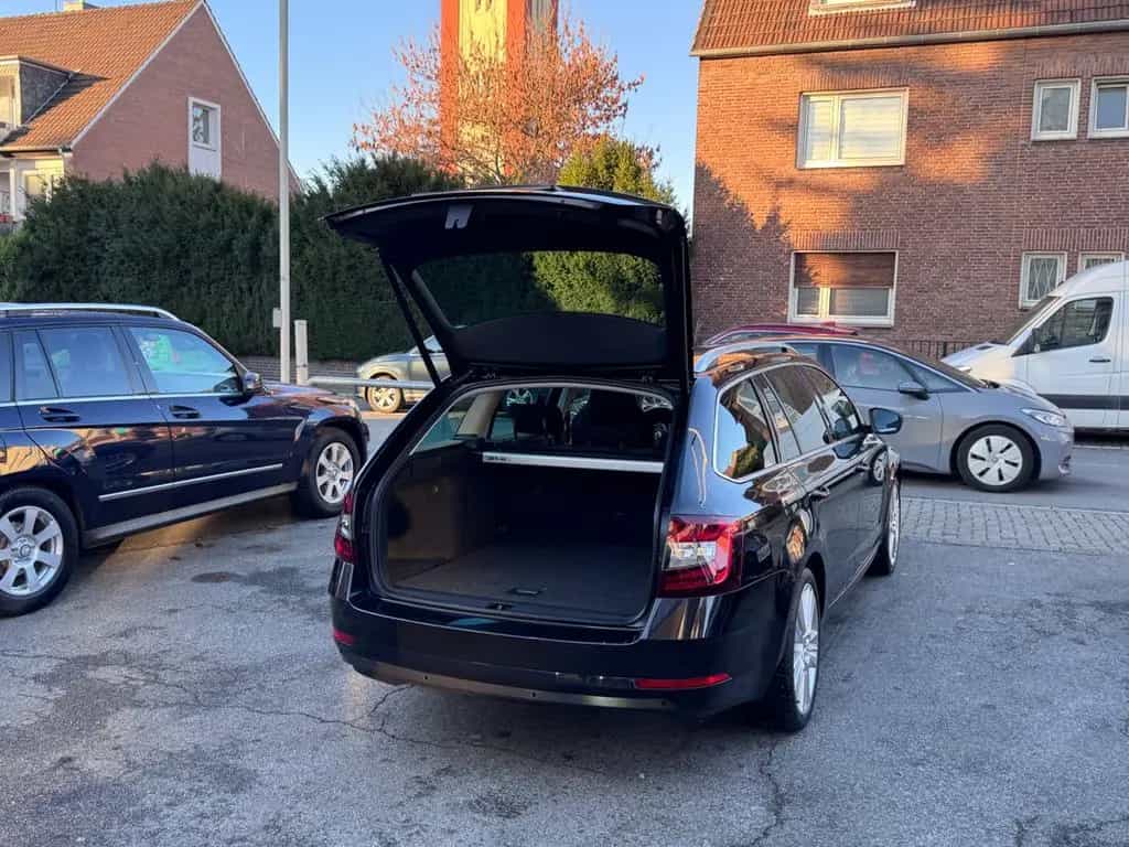 Skoda Octavia Combi DSG Style NAVI,LED,SPORT,18"LM,TOP 06/2019-photo-1