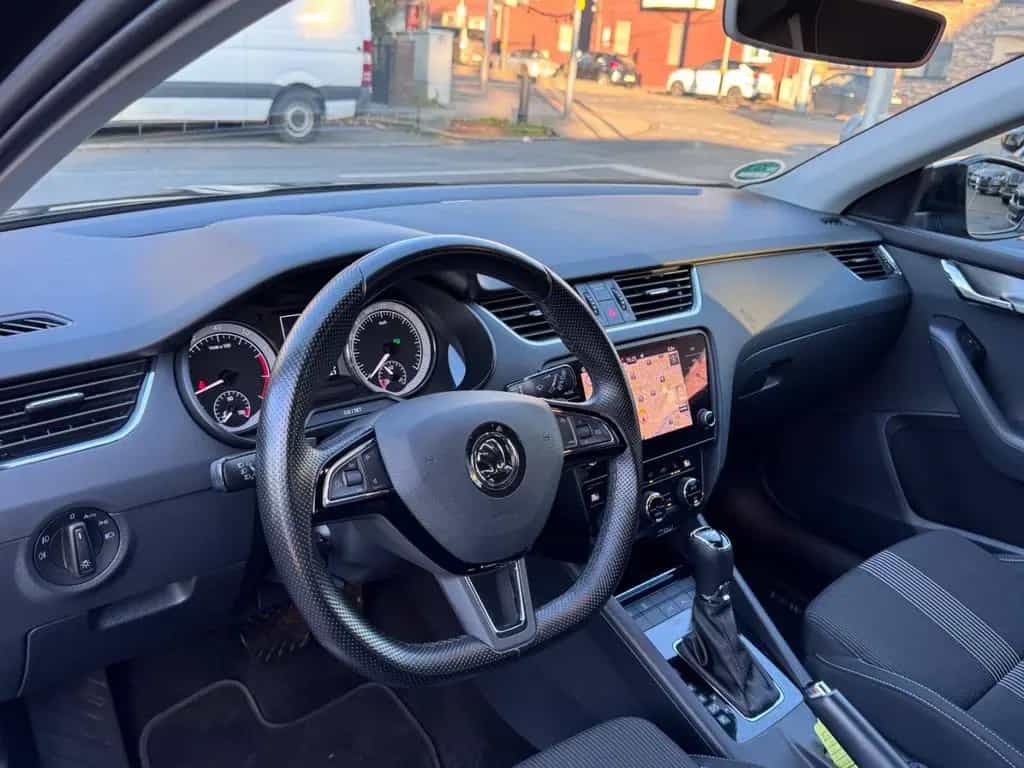 Skoda Octavia Combi DSG Style NAVI,LED,SPORT,18"LM,TOP 06/2019-photo-2