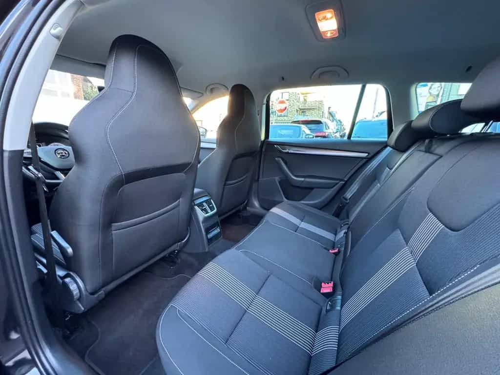 Skoda Octavia Combi DSG Style NAVI,LED,SPORT,18"LM,TOP 06/2019-photo-4
