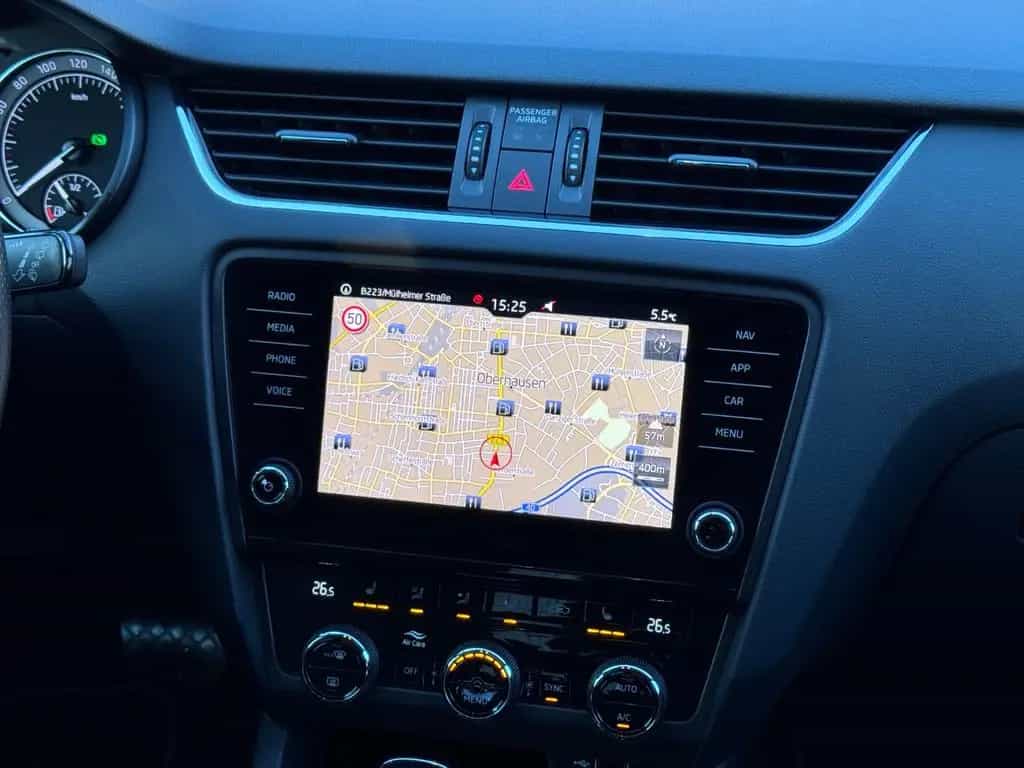 Skoda Octavia Combi DSG Style NAVI,LED,SPORT,18"LM,TOP 06/2019-photo-6