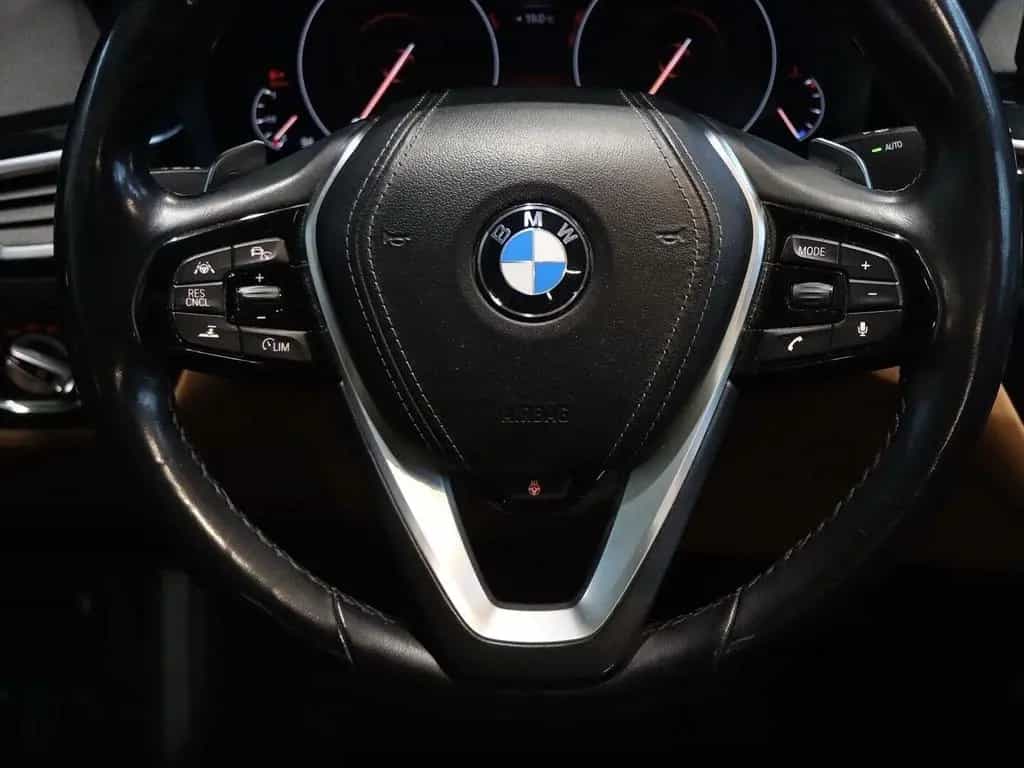 BMW 5 Series 530d Sport Line "Limousine" AHK Head-Up 10/2018-photo-10