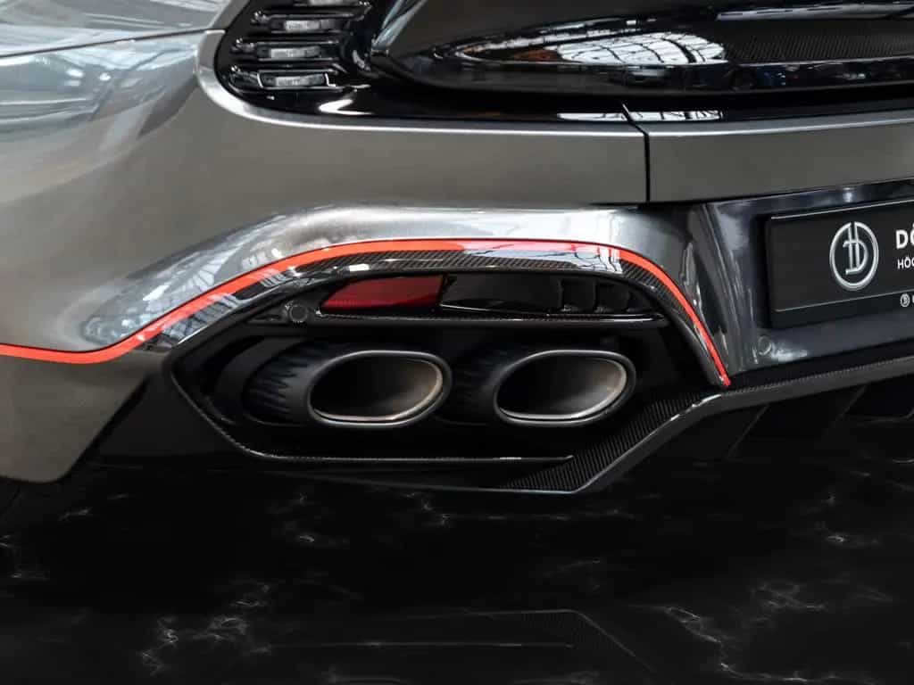 Aston Martin Vanquish | Full Spec | Full Carbon Exterior 03/2025-photo-13