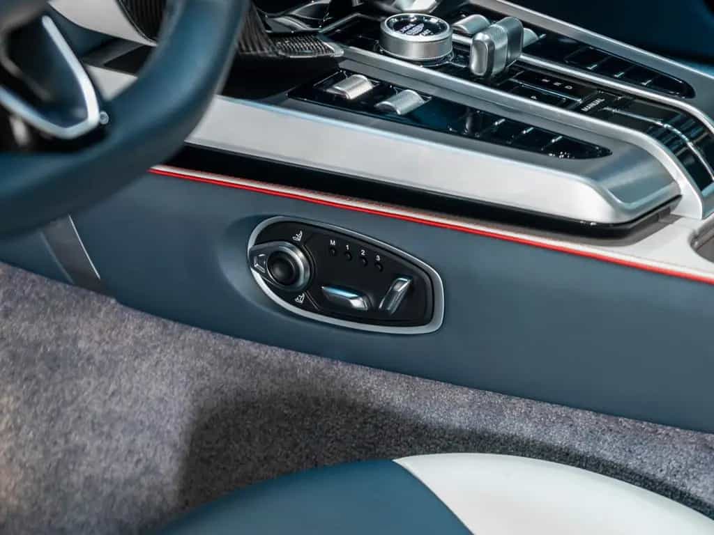 Aston Martin Vanquish | Full Spec | Full Carbon Exterior 03/2025-photo-21