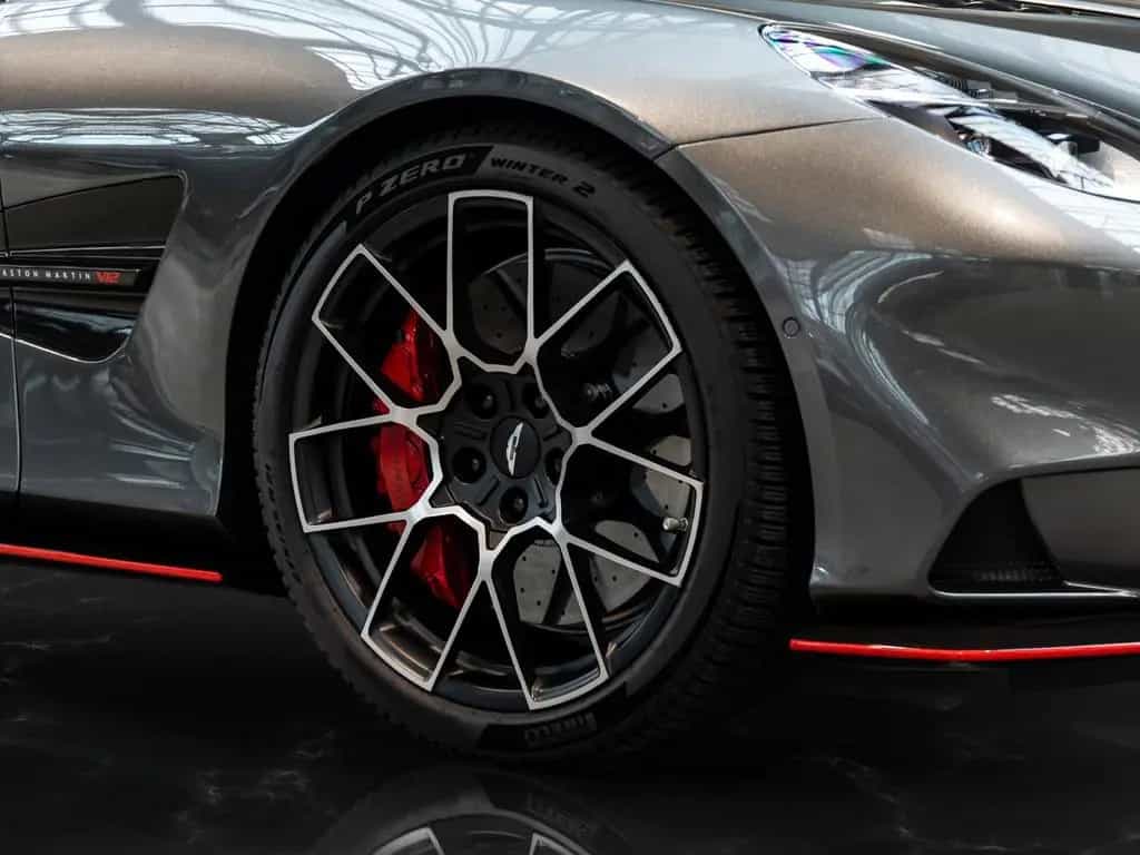 Aston Martin Vanquish | Full Spec | Full Carbon Exterior 03/2025-photo-8