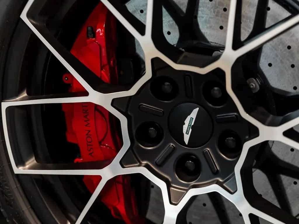 Aston Martin Vanquish | Full Spec | Full Carbon Exterior 03/2025-photo-9