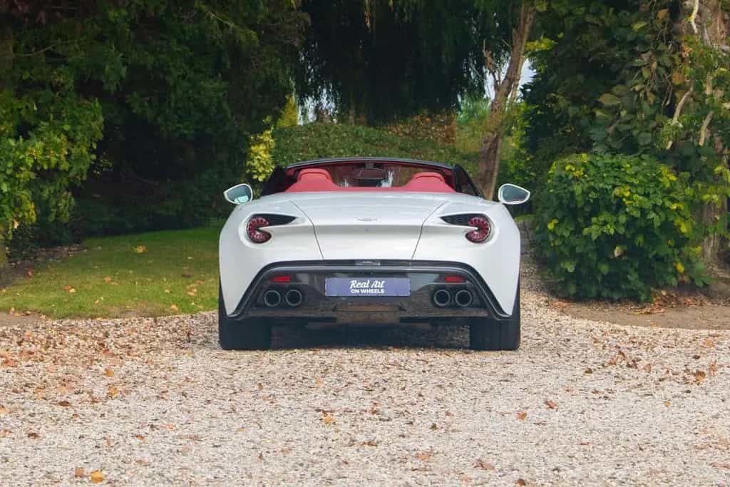 Aston Martin Vanquish Zagato Volante 12/2017-photo-10