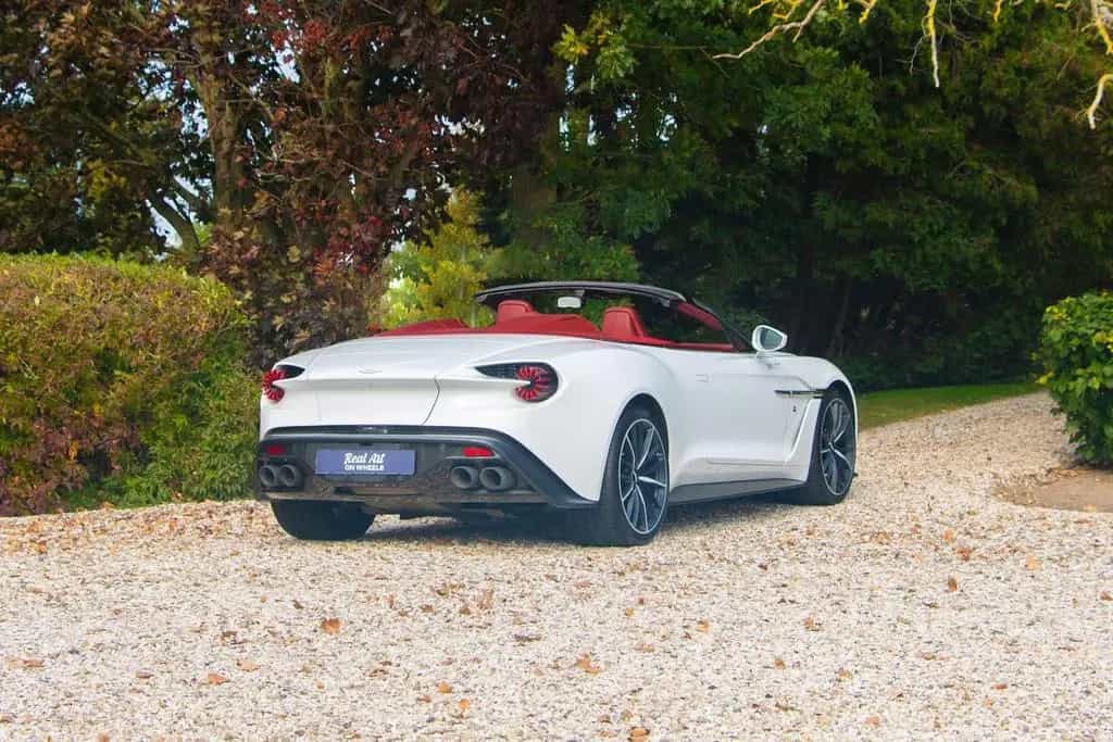 Aston Martin Vanquish Zagato Volante 12/2017-photo-11