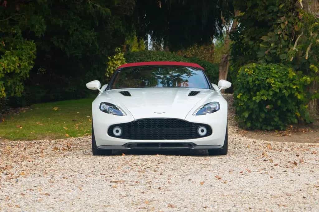 Aston Martin Vanquish Zagato Volante 12/2017-photo-13