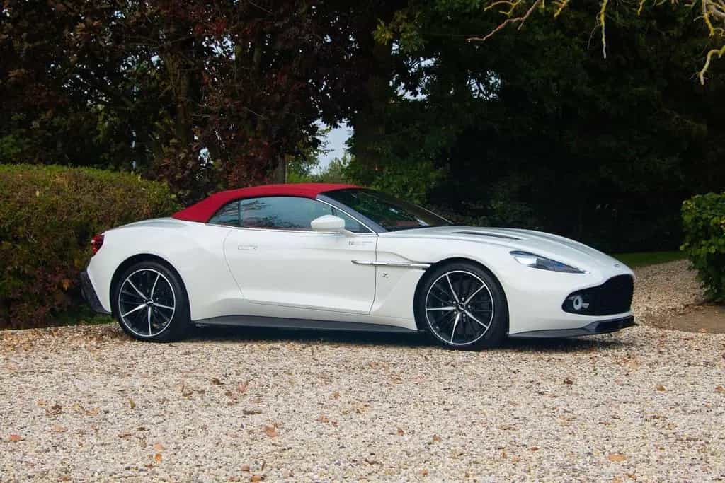 Aston Martin Vanquish Zagato Volante 12/2017-photo-15