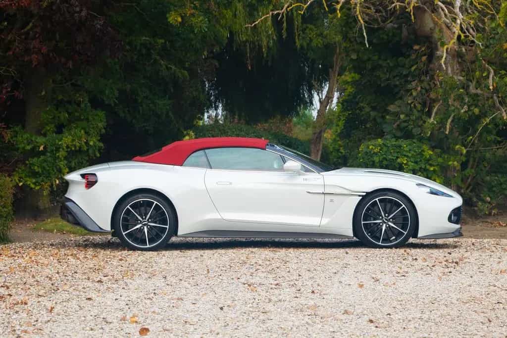 Aston Martin Vanquish Zagato Volante 12/2017-photo-16