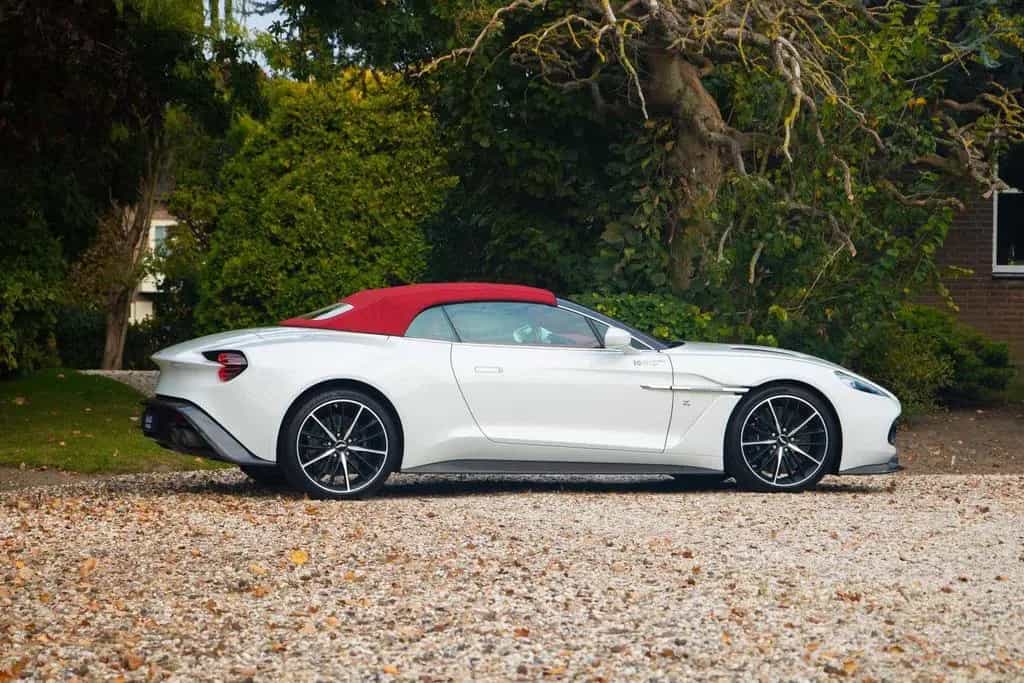 Aston Martin Vanquish Zagato Volante 12/2017-photo-17