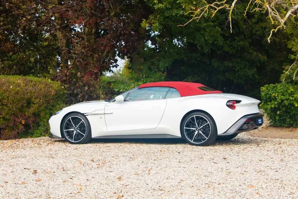 Aston Martin Vanquish Zagato Volante 12/2017-photo-18