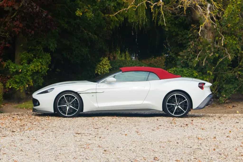 Aston Martin Vanquish Zagato Volante 12/2017-photo-19