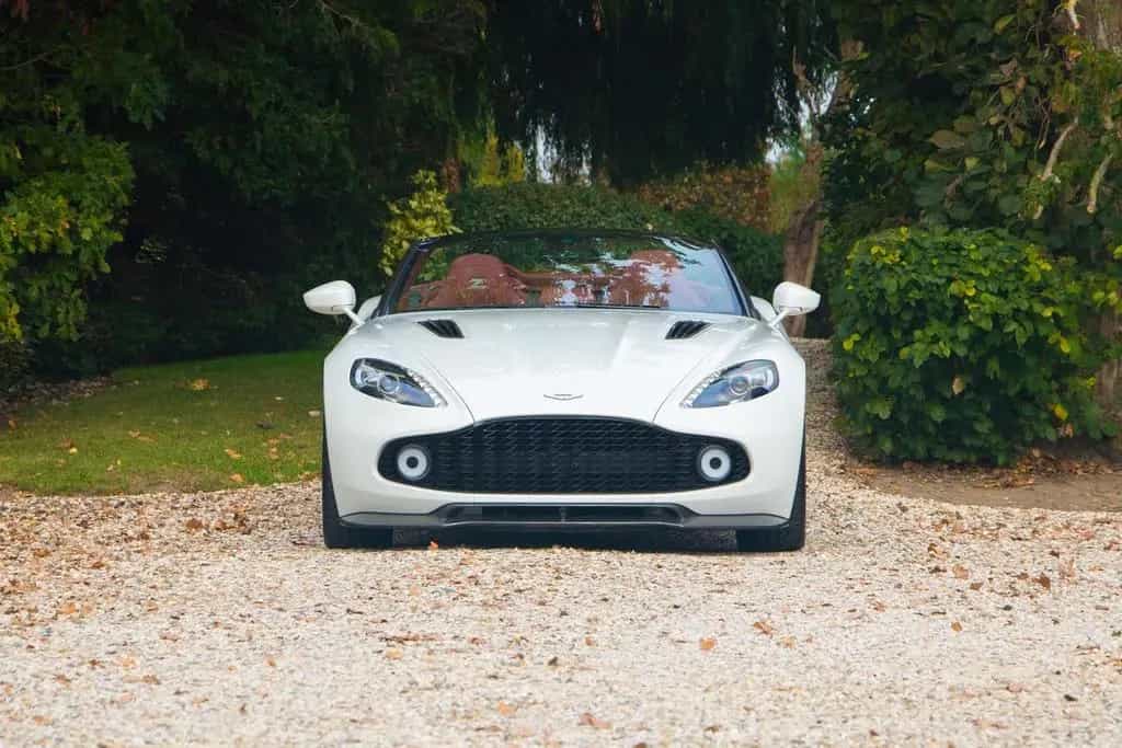 Aston Martin Vanquish Zagato Volante 12/2017-photo-2