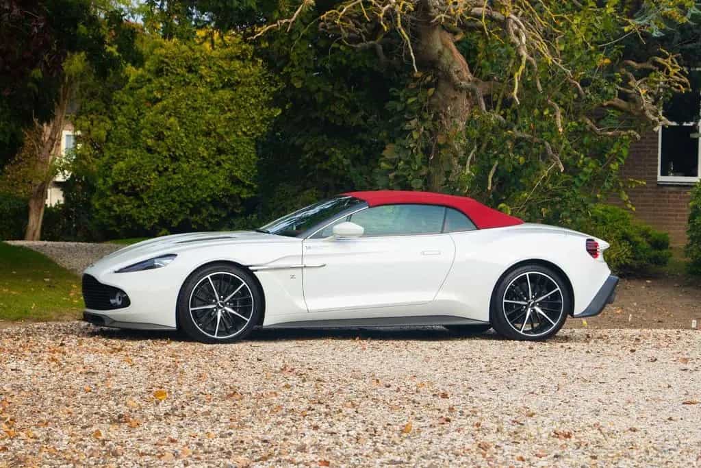 Aston Martin Vanquish Zagato Volante 12/2017-photo-20