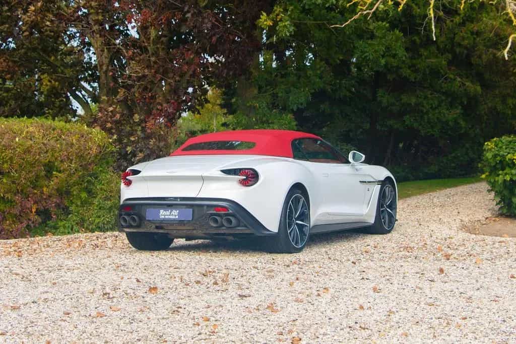 Aston Martin Vanquish Zagato Volante 12/2017-photo-23