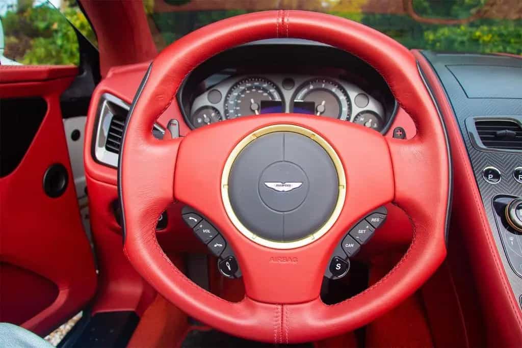 Aston Martin Vanquish Zagato Volante 12/2017-photo-28