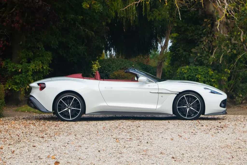 Aston Martin Vanquish Zagato Volante 12/2017-photo-4