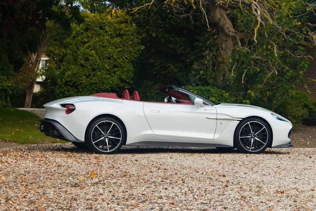 Aston Martin Vanquish Zagato Volante 12/2017-photo-5