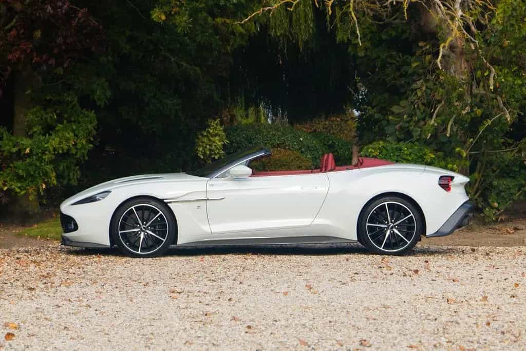 Aston Martin Vanquish Zagato Volante 12/2017-photo-7