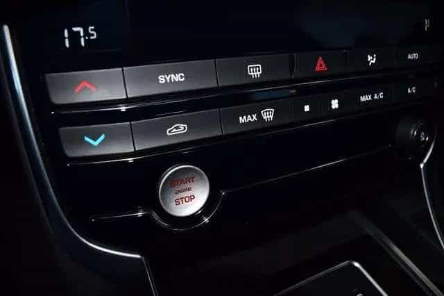 Jaguar XE 2.0 D 180 cv Automatica Prestige 09/2015-photo-13