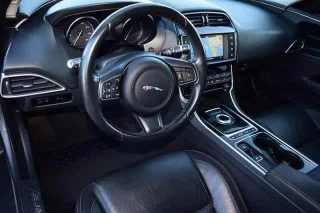 Jaguar XE 2.0 D 180 cv Automatica Prestige 09/2015-photo-7