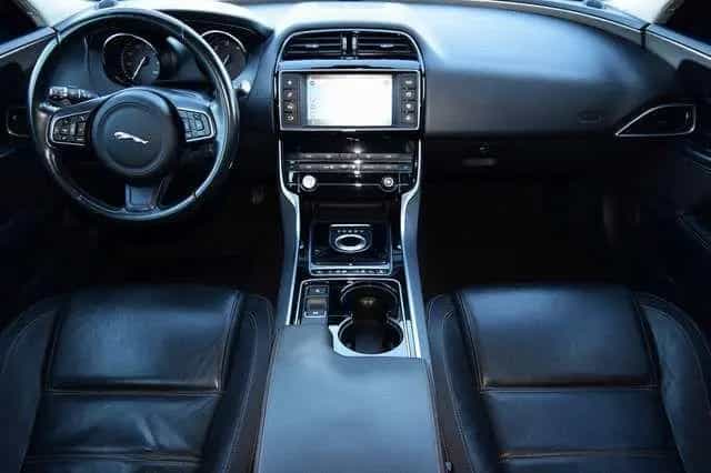 Jaguar XE 2.0 D 180 cv Automatica Prestige 09/2015-photo-9