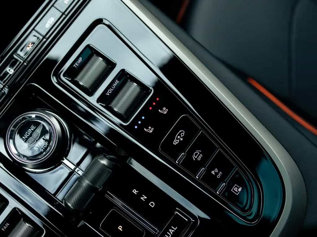 Aston Martin DBX 707 | NEW | VAT | Synapse Orange null-photo-40