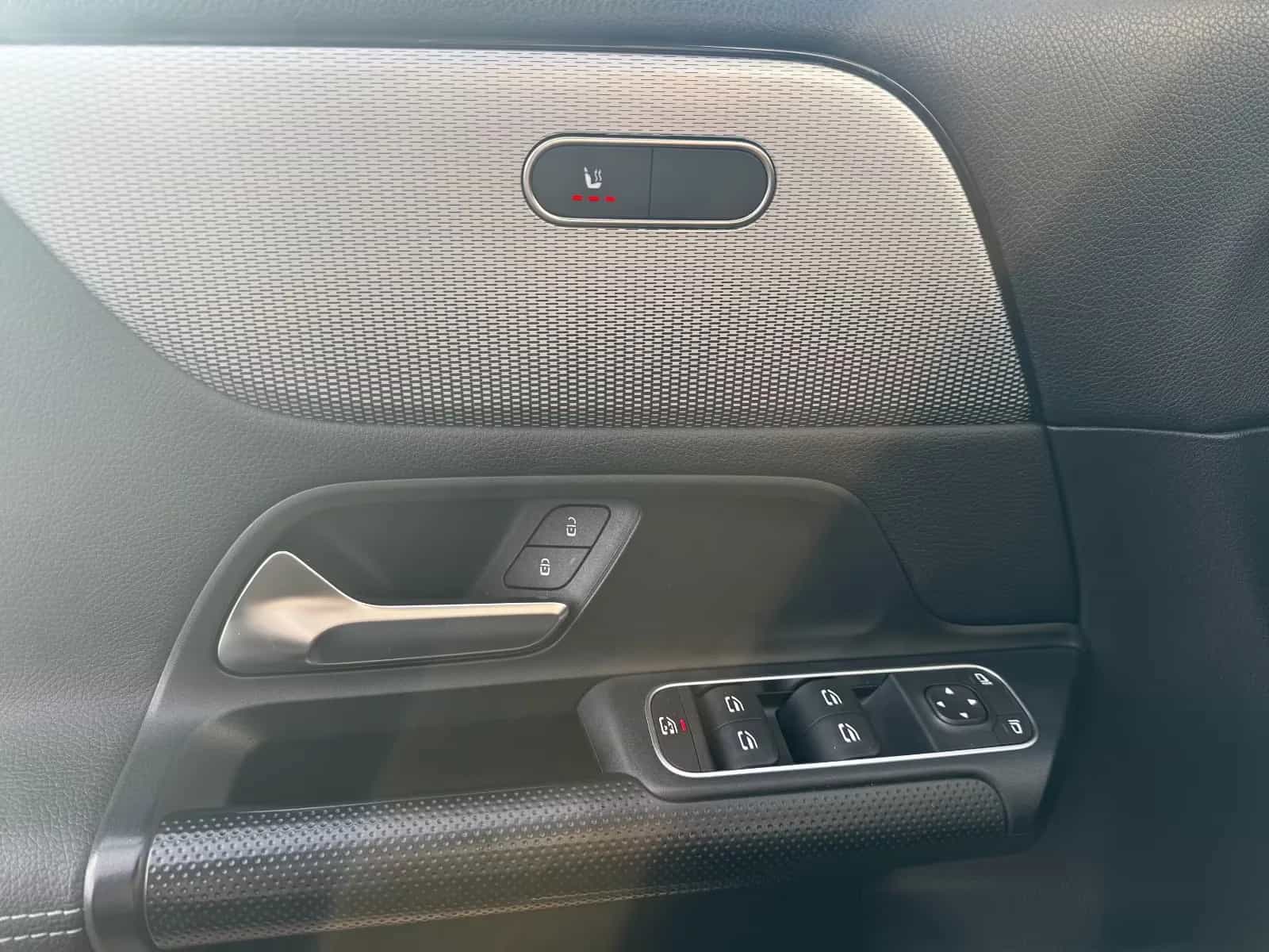 Mercedes-Benz B-Class 180 10/2019-photo-11