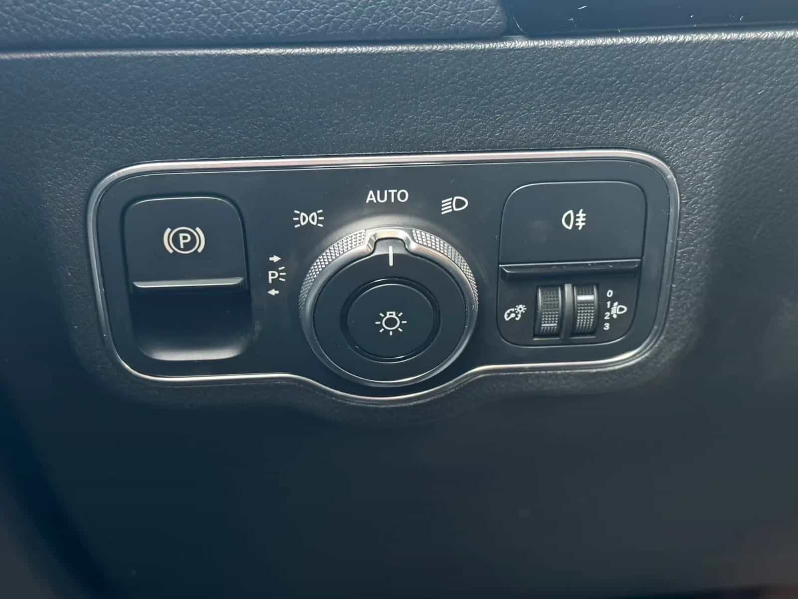 Mercedes-Benz B-Class 180 10/2019-photo-16