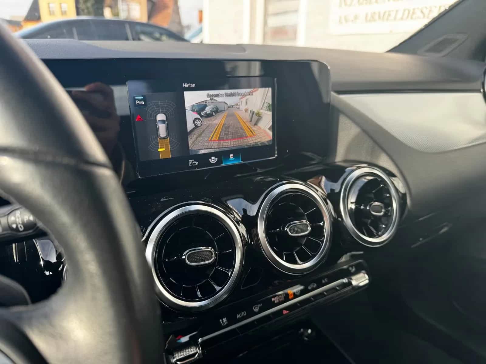 Mercedes-Benz B-Class 180 10/2019-photo-17