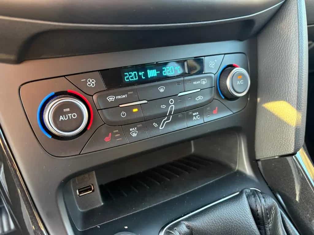 Ford Focus 1,0 EcoBoost Titanium+Zahnriemen neu 09/2015-photo-12