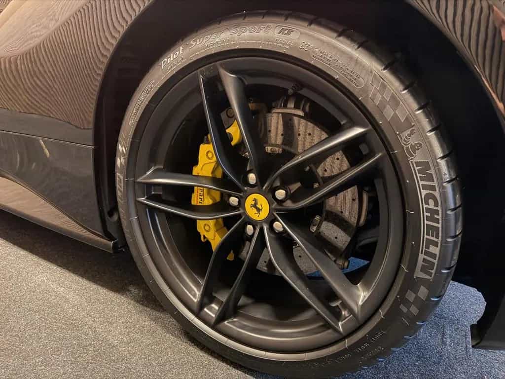 Ferrari 488 GTB Carbon Sitze Golddrake, Garantie bis 03/2028 03/2019-photo-12