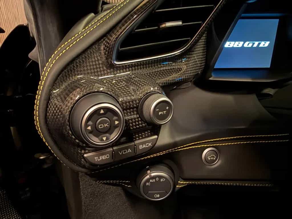 Ferrari 488 GTB Carbon Sitze Golddrake, Garantie bis 03/2028 03/2019-photo-18