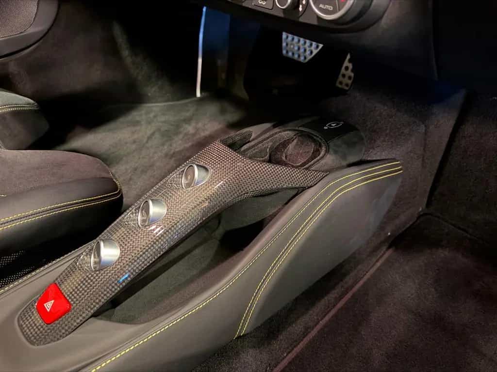 Ferrari 488 GTB Carbon Sitze Golddrake, Garantie bis 03/2028 03/2019-photo-24