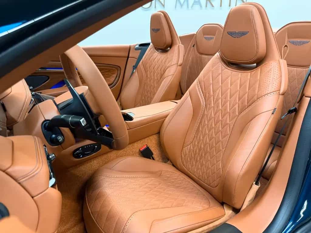 Aston Martin DB12 Volante | NEW 2026 MODELYEAR null-photo-17