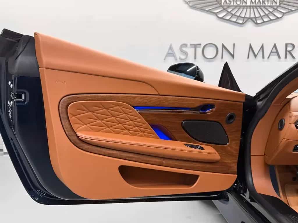 Aston Martin DB12 Volante | NEW 2026 MODELYEAR null-photo-27