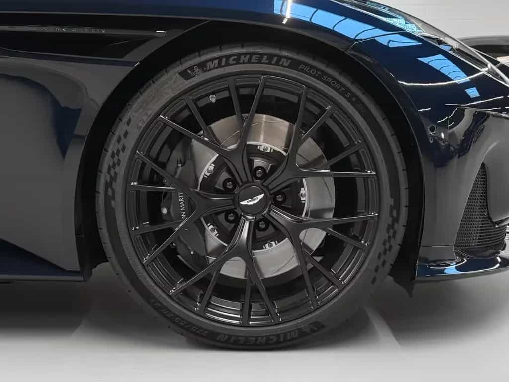 Aston Martin DB12 Volante | NEW 2026 MODELYEAR null-photo-9