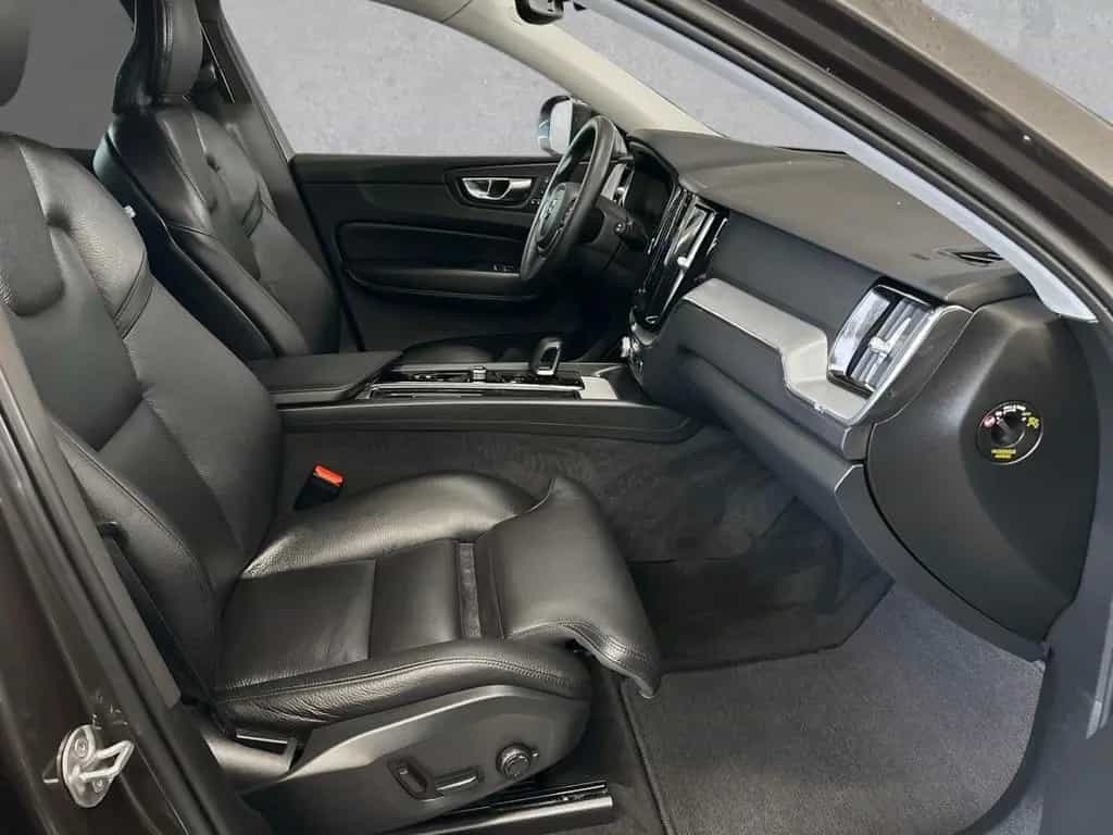 Volvo XC60 Plus Bright 2WD ACC City Safety 08/2022-photo-2