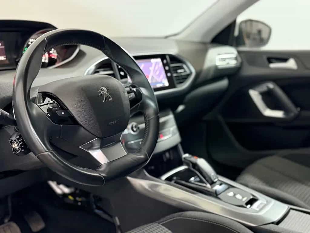 Peugeot 308 Active Pack Automatik Navi Einparkhilfe 10/2021-photo-10