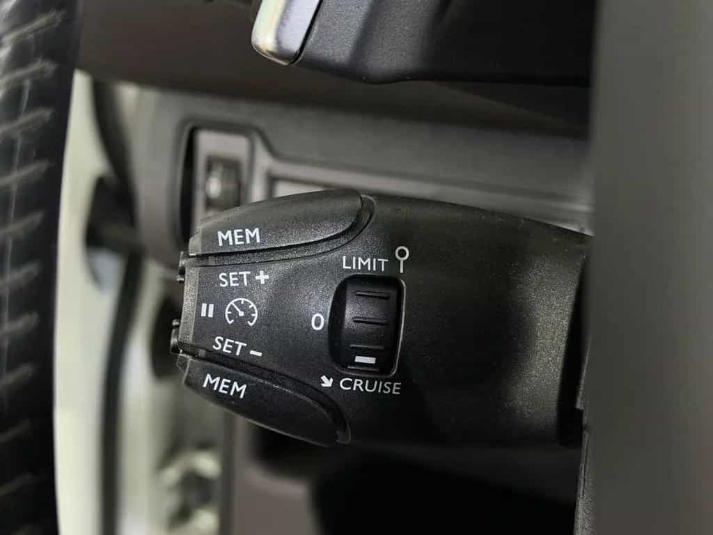 Peugeot 308 Active Pack Automatik Navi Einparkhilfe 10/2021-photo-23