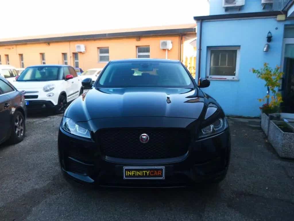 Jaguar F-Pace 2.0 D 180 CV AWD R-Sport 04/2017-photo-1