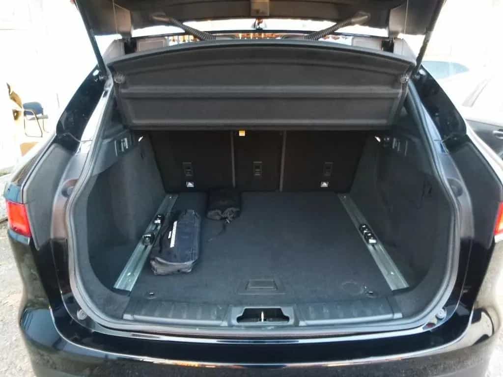 Jaguar F-Pace 2.0 D 180 CV AWD R-Sport 04/2017-photo-11
