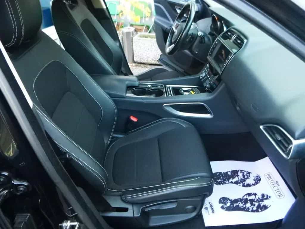 Jaguar F-Pace 2.0 D 180 CV AWD R-Sport 04/2017-photo-4