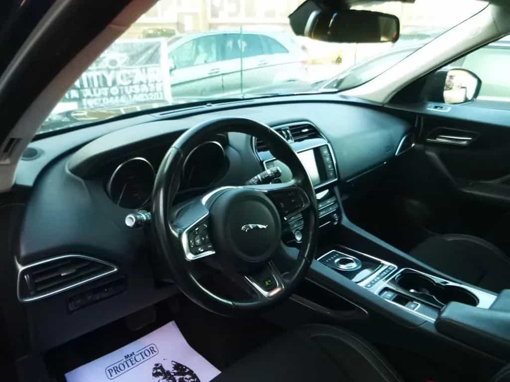 Jaguar F-Pace 2.0 D 180 CV AWD R-Sport 04/2017-photo-6