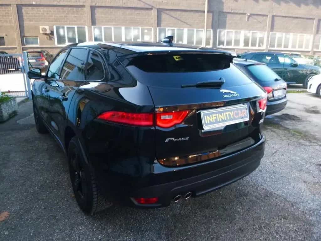 Jaguar F-Pace 2.0 D 180 CV AWD R-Sport 04/2017-photo-8