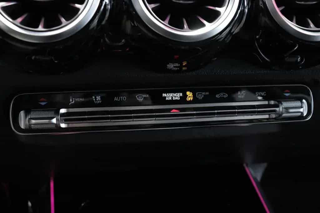 Mercedes-Benz GLB-Class 200 AMG-LINE *MULTIBEAM*ACC*AHK*BURMESTER* 04/2020-photo-21