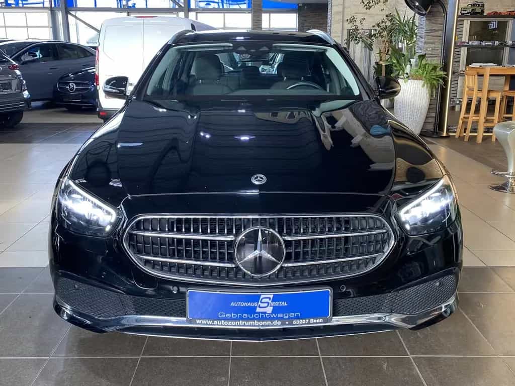 Mercedes-Benz E 300 *ACC*LED*Navi*R.Cam*SHZ*CarPlay 05/2021-photo-2