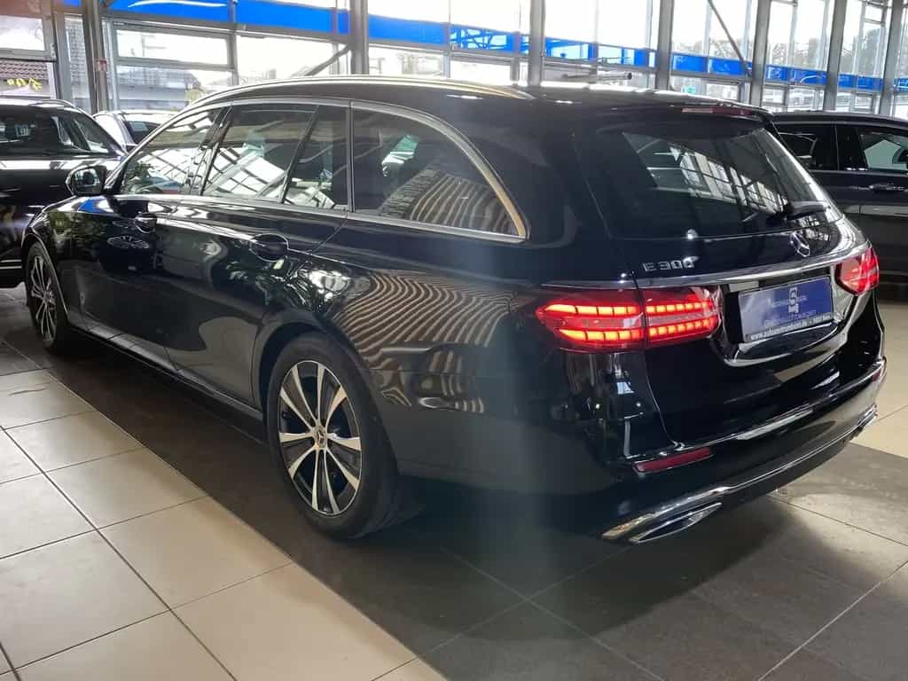 Mercedes-Benz E 300 *ACC*LED*Navi*R.Cam*SHZ*CarPlay 05/2021-photo-3