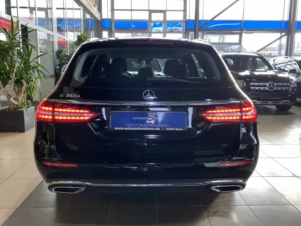 Mercedes-Benz E 300 *ACC*LED*Navi*R.Cam*SHZ*CarPlay 05/2021-photo-4